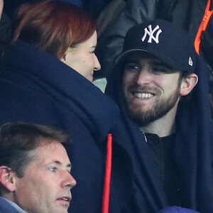 Fauve Hautot et son compagnon Jules Renault lors du match de Ligue des Champions, 8ème de finale, Paris Saint-Germain contre le FC Barcelona au parc des Princes à Paris, France, le 14 février 2017. Le PSG a remporté le match sur le score de 4-0. © Cyril Moreau/Bestimage