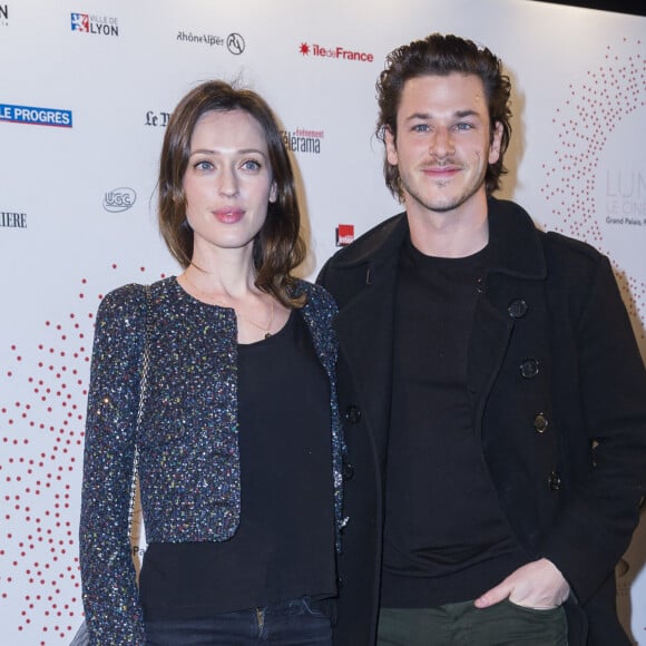 Gaspard Ulliel et sa compagne Gaëlle - Inauguration de l'exposition "Lumière! Le cinéma inventé!" au Grand Palais à Paris, le 26 mars 2015.