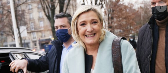 Exclusif - Marine Le Pen, candidate du Rassemblement national aux élections présidentielles, à la sortie des studios de Radio France, le 19 janvier 2022.