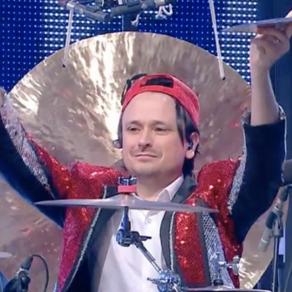 Nagui annonce le départ du batteur Damien Schmitt dans "N'oubliez pas les paroles" - France 2, émission de mercredi 19 janvier 2022