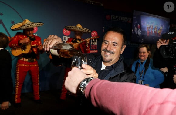 José Garcia présente sa nouvelle cuvée de vin rosé - Photocall de la soirée lors de la 25ème édition du Festival international du film de comédie de l'Alpe d'Huez le 20 janvier 2022 © Dominique Jacovides / Bestimage