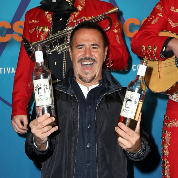 José Garcia présente sa nouvelle cuvée de vin rosé - Photocall de la soirée lors de la 25ème édition du Festival international du film de comédie de l'Alpe d'Huez © Dominique Jacovides / Bestimage