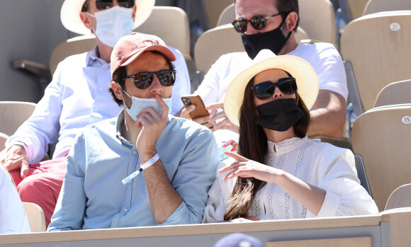 Vianney et sa compagne Catherine Robert (enceinte) dans les tribunes lors de la finale des internationaux de France Roland Garros à Paris le 13 juin 2021. © Dominique Jacovides / Bestimage 