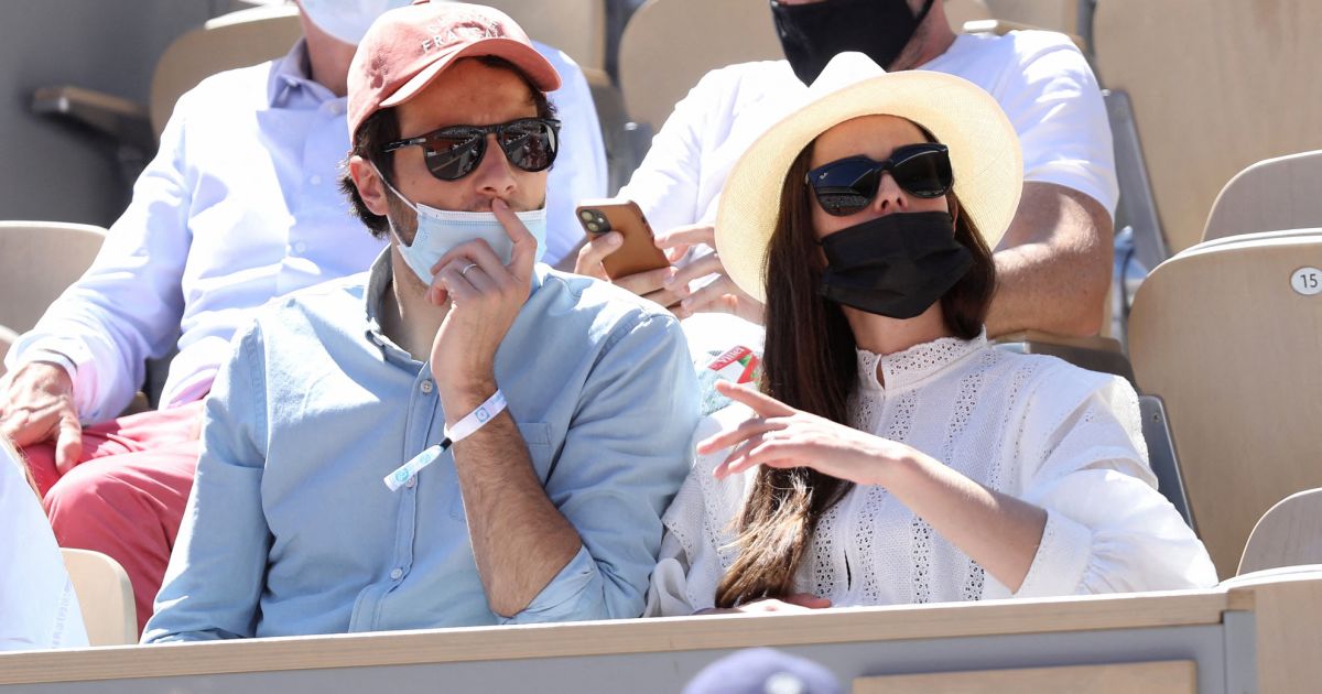 Vianney et sa compagne Catherine Robert (enceinte) dans les tribunes ...