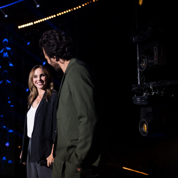 Claire Keim et Amir Haddad - Enregistrement de l'émission "300 Choeurs chantent Les plus beaux duos" à Paris. © Tiziano Da Silva / Bestimage