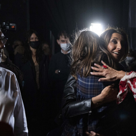 Exclusif - Anne-Claire Coudray et sa fille - Backstage - Enregistrement de l'émission "La Chanson secrète 10" diffusée sur TF1 le 22 janvier 2022 © Jacovides-Moreau / Bestimage