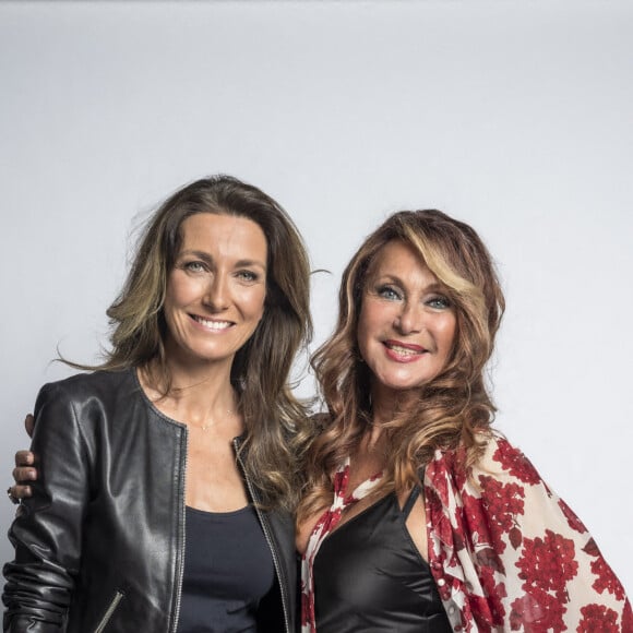 Exclusif - Anne-Claire Coudray et Julie Pietri - Backstage - Enregistrement de l'émission "La Chanson secrète 10" diffusée sur TF1 le 22 janvier 2022 © Jacovides-Moreau / Bestimage