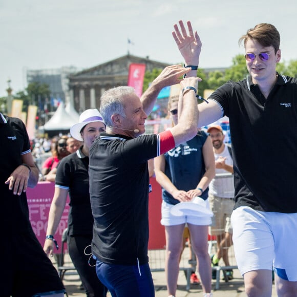 Samuel Etienne, Yannick Agnel - Journée Paris 2024 sur la place de La Concorde à Paris le 23 juin 2019. La Concorde s'est transformée le temps d'une journée pour devenir un magnifique parc sportif urbain au coeur de Paris et inviter petits et grands, en famille, entre amis, à partager des moments inoubliables au contact des plus grands athlètes. © Cyril Moreau/Bestimage