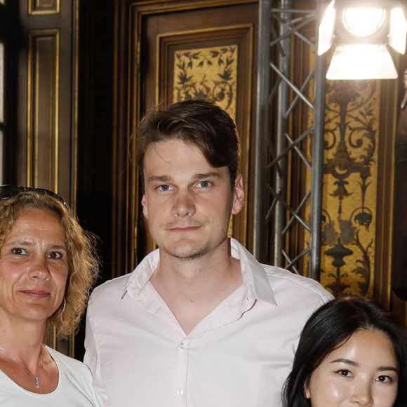 Exclusif - Yannick Agnel entouré de sa mère Elisabeth Agnel et de sa compagne Su Park - People à la présentation de la collection Hommes printemps-été "Smalto" au Mansion Francesco Smalto à Paris. © Veeren Ramsamy-Christophe Clovis / Bestimage