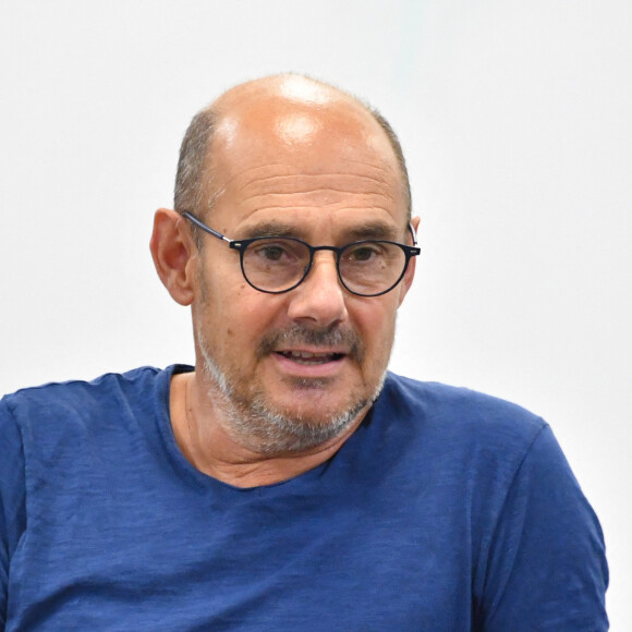 Bernard Campan - Rencontre avec des élèves du Lycée Guillaume Apollinaire à Nice. Le 24 septembre 2021. © Lionel Urman / Panoramic / Bestimage