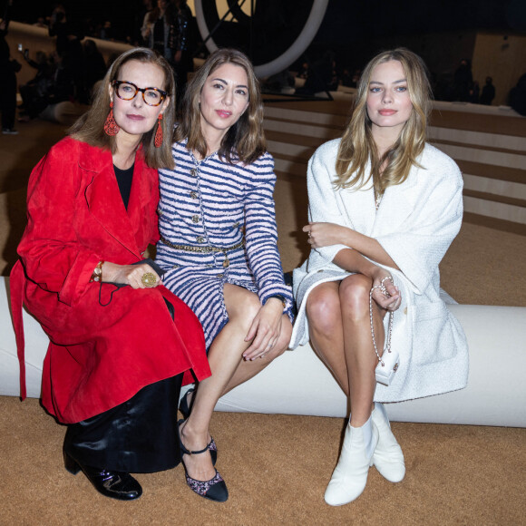 Carole Bouquet, Sofia Coppola et Margot Robbie assistent au 2ème défilé de mode Haute-Couture 2022 "Chanel" au Grand Palais Ephémère à Paris. Le 25 janvier 2022 © Olivier Borde / Bestimage