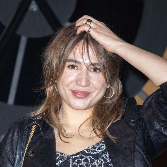 Izïa Higelin assiste au 2ème défilé de mode Haute-Couture 2022 "Chanel" au Grand Palais Ephémère à Paris. Le 25 janvier 2022 © Olivier Borde / Bestimage