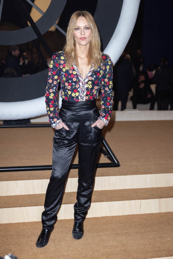 Vanessa Paradis assiste au 2ème défilé de mode Haute-Couture 2022 "Chanel" au Grand Palais Ephémère à Paris. Le 25 janvier 2022 © Olivier Borde / Bestimage