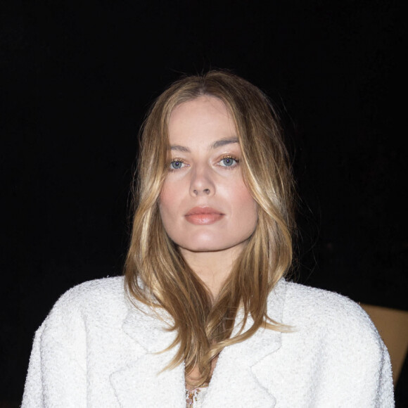 Margot Robbie assiste au 2ème défilé de mode Haute-Couture 2022 "Chanel" au Grand Palais Ephémère à Paris. Le 25 janvier 2022 © Olivier Borde / Bestimage