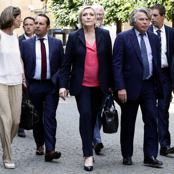 Louis Aliot, Bruno Bilde, Ludovic Pajot, Marine Le Pen, Gilbert Collard et Louis Alliot lors de la rentrée parlementaire des nouveaux députés à l'Assemblée nationale à Paris, le 21 juin 2017.