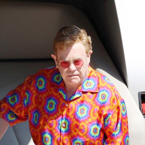 Elton John, blessé, reporte ses trois concerts à Paris en juin 2023