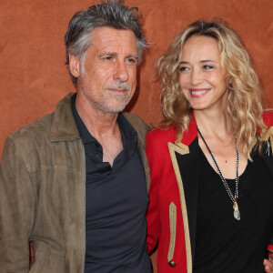 Hélène de Fougerolles et son compagnon Marc Simoncini au village lors des internationaux de tennis de Roland Garros à Paris le 8 juin 2018. © Cyril Moreau / Bestimage