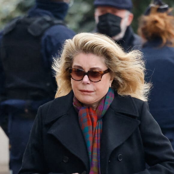 Catherine Deneuve - Arrivées aux obsèques de Gaspard Ulliel en l'église Saint-Eustache à Paris. Le 27 janvier 2022. © Jacovides-Moreau / Bestimage