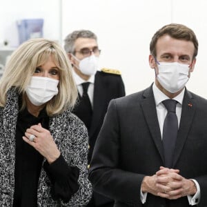 Le président de la république, Emmanuel Macron accompagné de son épouse Brigitte Macron inaugure le 19M, espace de travail, de rencontres, dédié à la création et à la transmission des métiers d'art de la mode, Paris, France, le 20 janvier 2022