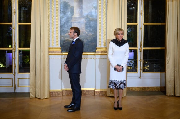 Emmanuel Macron, president de la Republique francaise, sa femme Brigitte Macron - Dîner des chefs d'Etats et de Gouvernements, des chefs des Organisations internationales, des acteurs du numérique ainsi que des partenaires du Forum au palais de l'Elysée à Paris. Le 11 novembre 2021