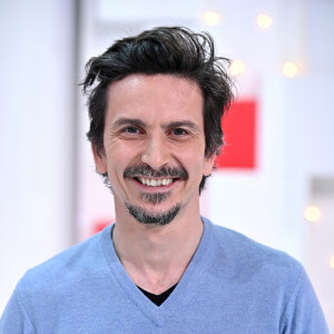 Exclusif - Arnaud Tsamere - Enregistrement de l'émission "Vivement Dimanche prochain" présentée par M.Drucker et diffusée le 30 janvier 2022 sur France 2. Le 21 janvier 2022 © Guillaume Gaffiot / Bestimage