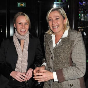 Marion Marechal-Le Pen et Marine Le Pen - Cocktail dînatoire pour célébrer les 9 ans de "L'Aventure" à Paris le 13 novembre 2012.