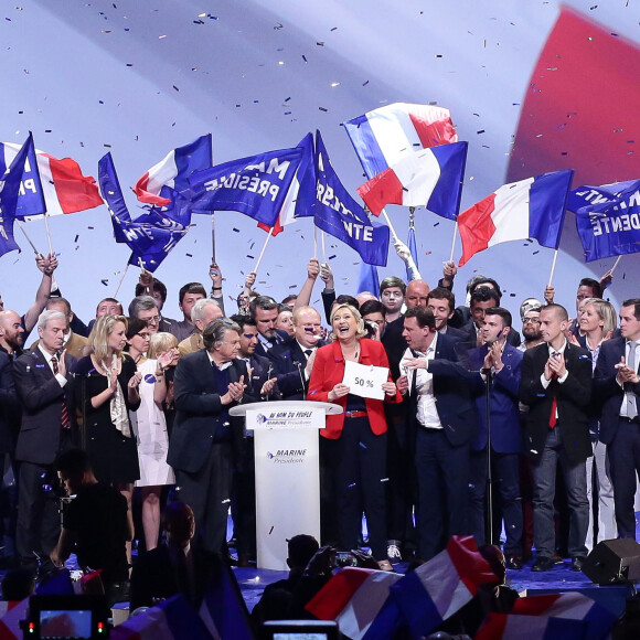 Steeve Briois, Marion Maréchal-Le Pen, Gilbert Collard, Marine Le Pen, Franck de Lapersonne - Meeting de Marine Le Pen, candidate du parti le front national pour l'élection présidentielle, au Zenith, Paris, France, le 17 avril 2017.