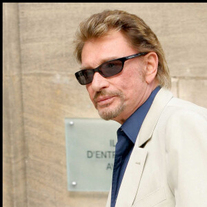 Archive - Johnny Hallyday au mariage de Mimie Mathy en la mairie de Neuilly Sur Seine. © Guillaume Gaffiot / Bestimage