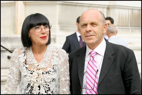 Chantal Thomas & son mari au mariage de Mimie Mathy en la mairie de Neuilly Sur Seine. © Guillaume Gaffiot / Bestimage