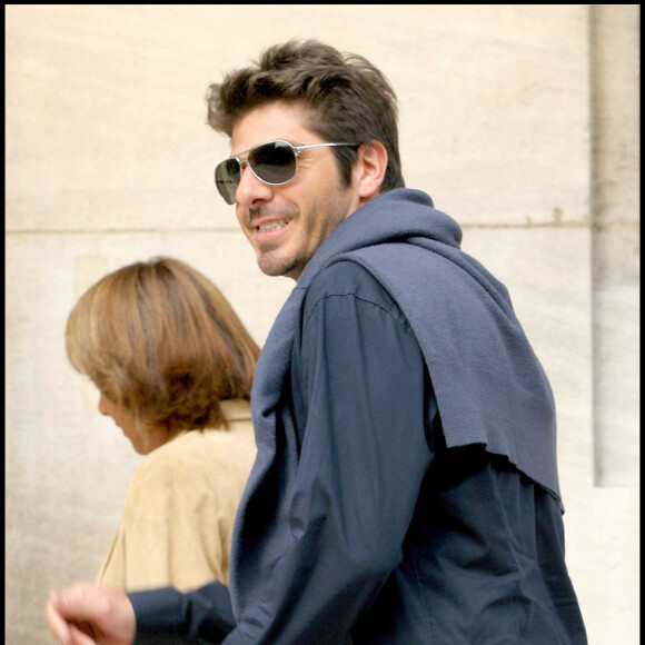 Patrick Fiori au mariage de Mimie Mathy en la mairie de Neuilly Sur Seine. © Guillaume Gaffiot / Bestimage