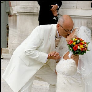 Mariage de Mimie Mathy et Benoist Gerard en la mairie de Neuilly Sur Seine. © Guillaume Gaffiot / Bestimage