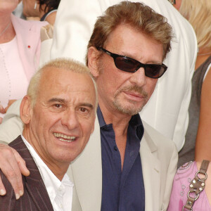 Michel Fugain et Johnny Hallyday en 2005 à Paris - Mariage de Mimie Mathy et Benoist Gérard à Paris