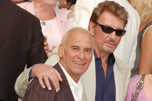 Michel Fugain et Johnny Hallyday en 2005 à Paris - Mariage de Mimie Mathy et Benoist Gérard à Paris
