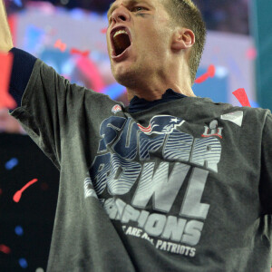 Tom Brady célèbre son trophée au Super Bowl 2017.  Photo by Lionel Hahn/ABACAPRESS.COM