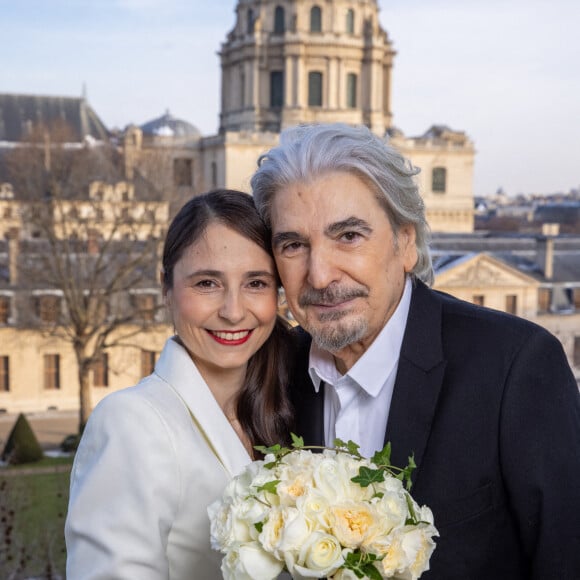 Mariage de Serge Lama et Luana Santonino à la mairie du 7ème arrondissement de Paris. Rachida Dati, Maire du 7ème a célébré le mariage. Paris, le 11 février 2021. © Cyril Moreau/Bestimage