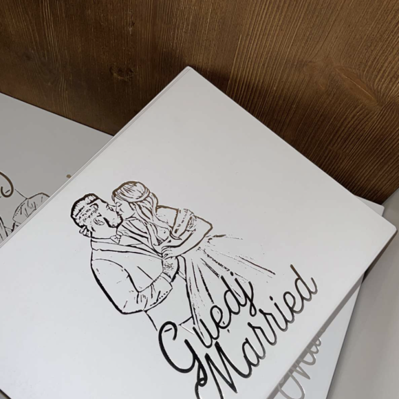 Carla Moreau et Kevin Guedj divins à leur mariage à Courchevel, fin janvier 2022.