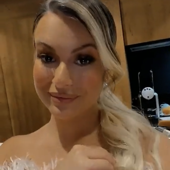 Carla Moreau et Kevin Guedj divins à leur mariage à Courchevel, fin janvier 2022.