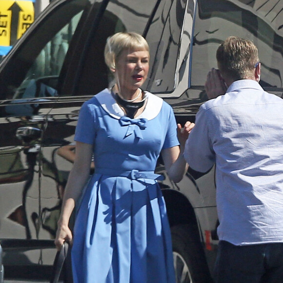 Exclusif - Michelle Williams, Paul Dano et Steven Spielberg sur le tournage de "The Fabelmans". Los Angeles, le 9 août 2021.