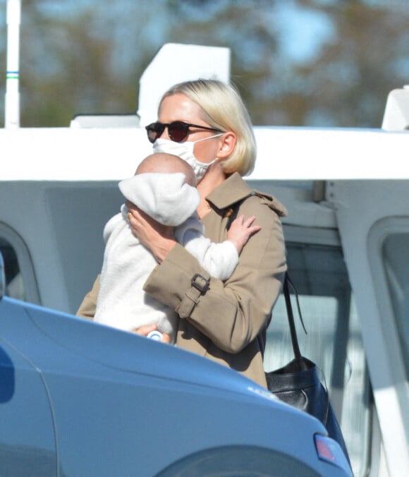 Michelle Williams et son mari Thomas Kail sont allés se balader en bateau à Bay Shore, New York, le 19 octobre 2020.