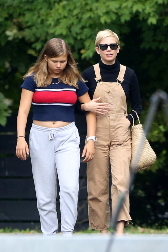 Michelle Williams et sa fille Matilda dans la campagne New Yorkaise le 22 septembre 2018.