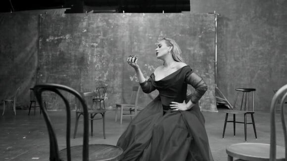 Capture d'écran du clip d'Adele "Oh My God".