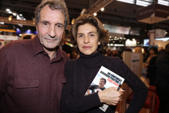 Anne Nivat et son mari Jean-Jacques Bourdin - Salon du livre à la porte de Versailles à Paris le 18 mars 2018. © Cédric Perrin/Bestimage