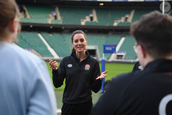 Kate Middleton, nouvelle marraine royale de la Rugby Football Union, lors d'une visite au Twickenham Stadium de Londres, le 2 février 2022.