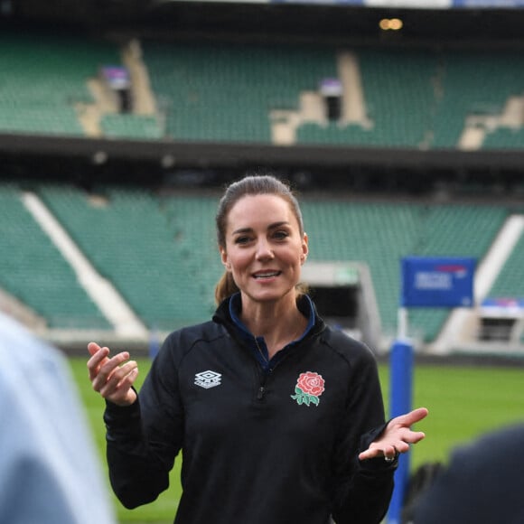 Kate Middleton, nouvelle marraine royale de la Rugby Football Union, lors d'une visite au Twickenham Stadium de Londres, le 2 février 2022.