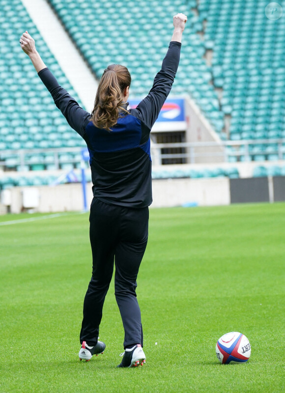 Kate Middleton, nouvelle marraine royale de la Rugby Football Union, lors d'une visite au Twickenham Stadium de Londres, le 2 février 2022.