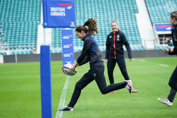 Kate Middleton, nouvelle marraine royale de la Rugby Football Union, lors d'une visite au Twickenham Stadium de Londres, le 2 février 2022.