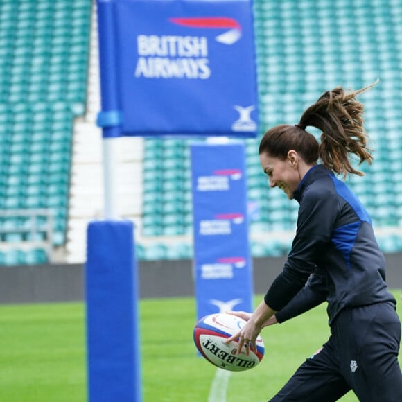 Kate Middleton, nouvelle marraine royale de la Rugby Football Union, lors d'une visite au Twickenham Stadium de Londres, le 2 février 2022.