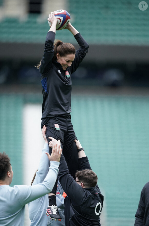 Kate Middleton, nouvelle marraine royale de la Rugby Football Union, lors d'une visite au Twickenham Stadium de Londres, le 2 février 2022.