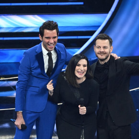 Mika, Laura Pausini, Alessandro Cattelan sur la scène du 72ème Festival de la chanson italienne de Sanremo.