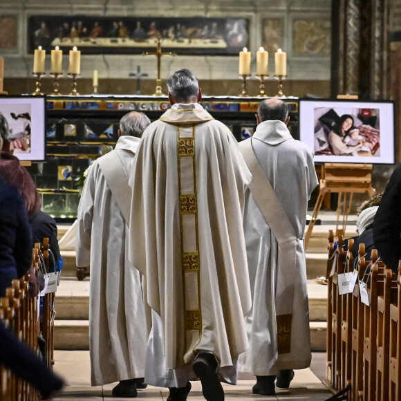Un rassemblement religieux a lieu à la cathédrale d'Albi, France, le 8 janvier 2022, à l'initiative de la soeur et d'une amie de Delphine Jubillar.